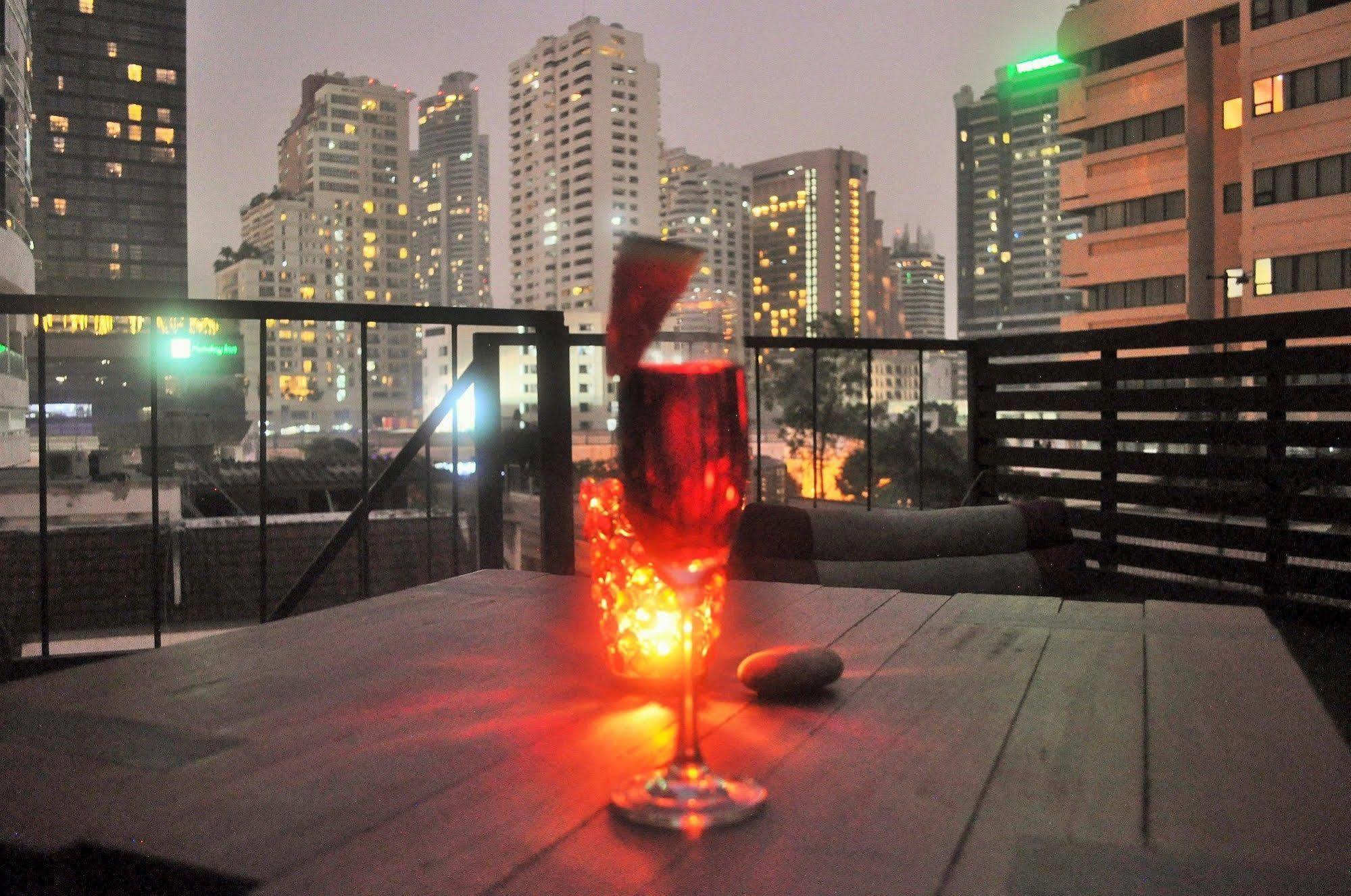Seven Hotel Bangkok Exterior foto